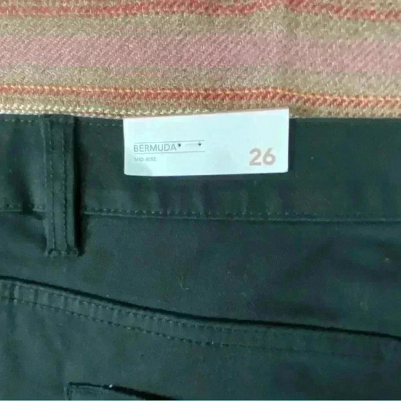 LANE BRYANT Bermuda Jean Short Flex Magic Mid Rise NWT Size 26 - Picture 5 of 7